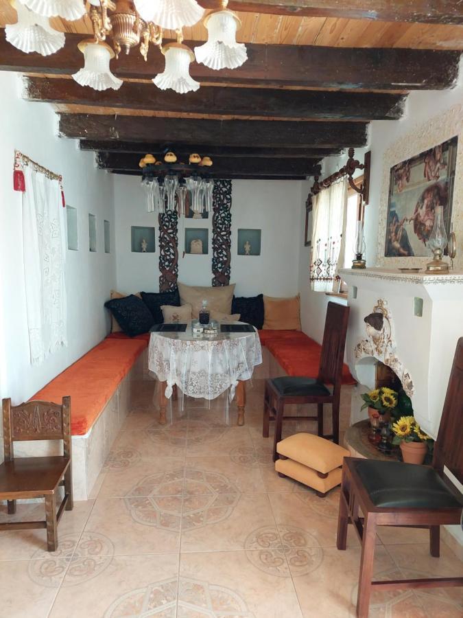 Lakena Traditional House Menetaí Exterior foto